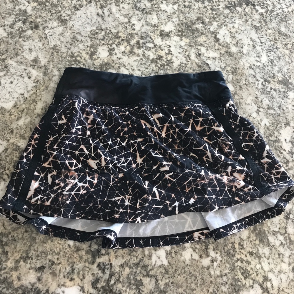 Lulu lemon running/tennis/golf skirt. Barley worn.